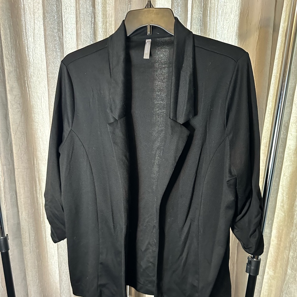 Black open front scrunched sleeves
